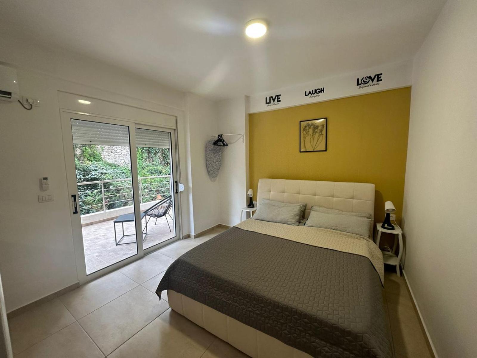 Eva Apartament's Saranda